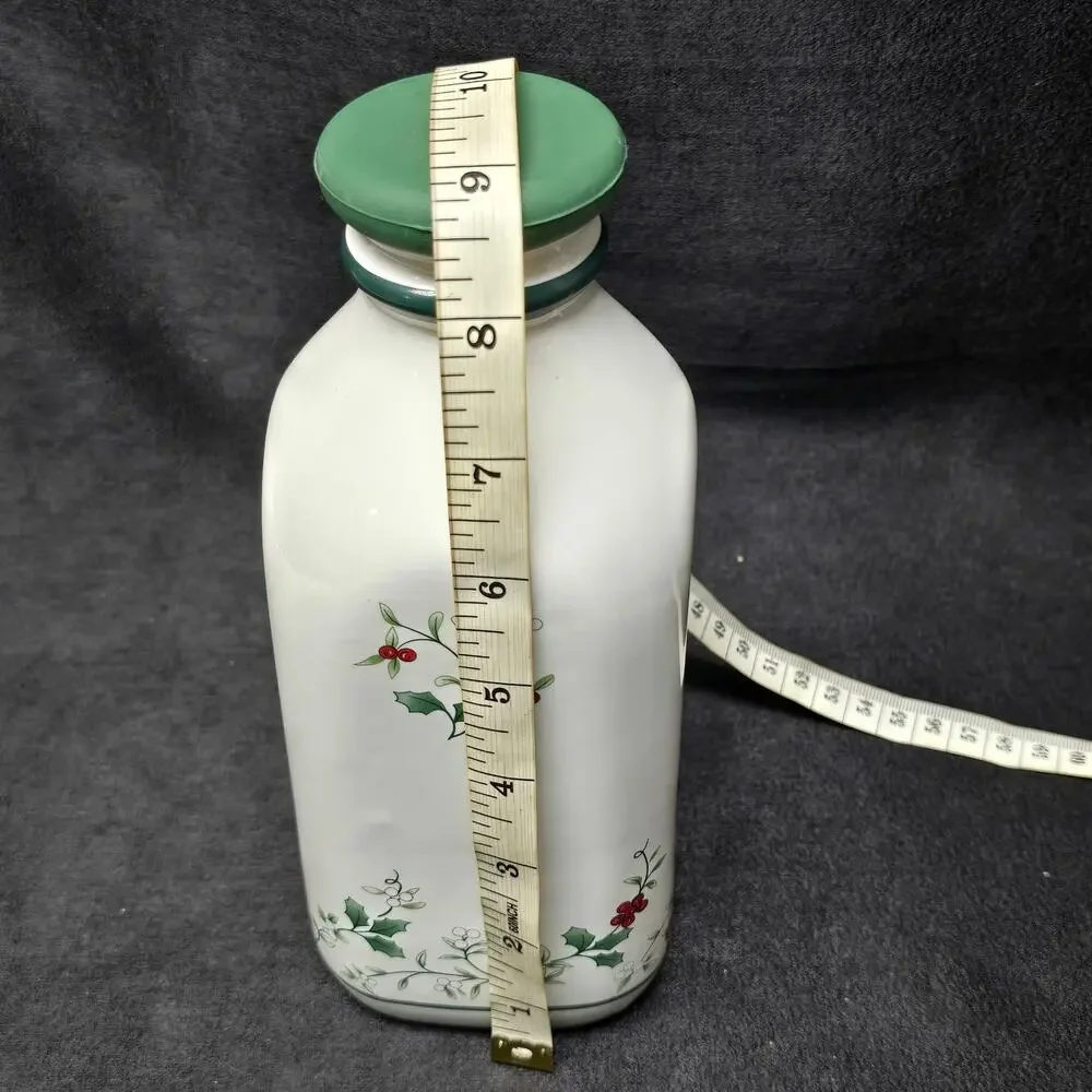 Pfaltzgraff Winterberry Milk Jug Silicone Cap